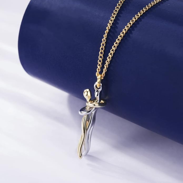 Hug me Necklace